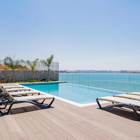 Portimao Ocean Breeze With Pool By Homing *