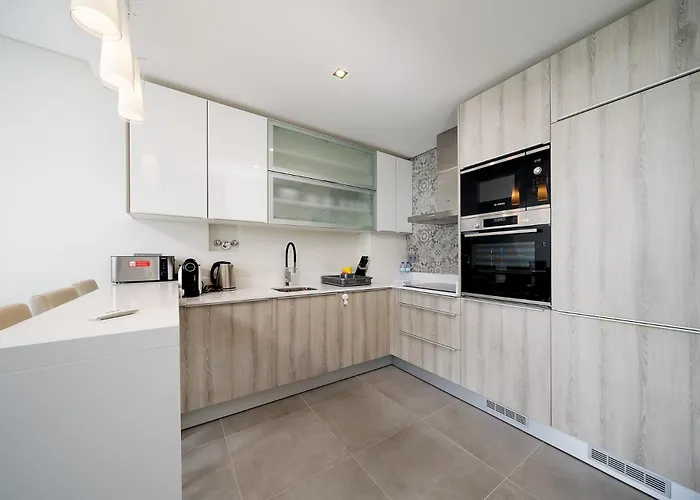 Portimao Ocean Breeze With Pool By Homing Apartamento