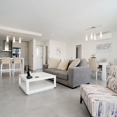 Apartment Portimao Ocean Breeze With Pool By Homing *