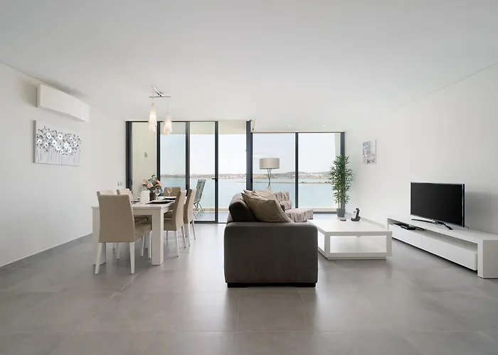 Portimao Ocean Breeze With Pool By Homing